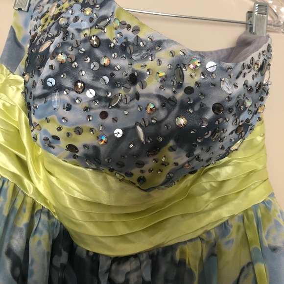 Dress - Picture 2 of 2